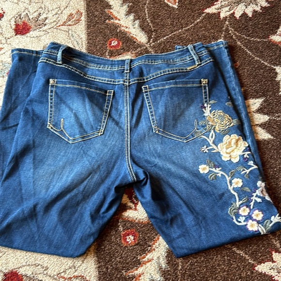 INC DENIM EMBROIDERED FLORAL WOMANS JEANS - Picture 4 of 7